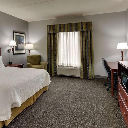 Hampton Inn & Suites Indianapolis-Airport Exterior photo