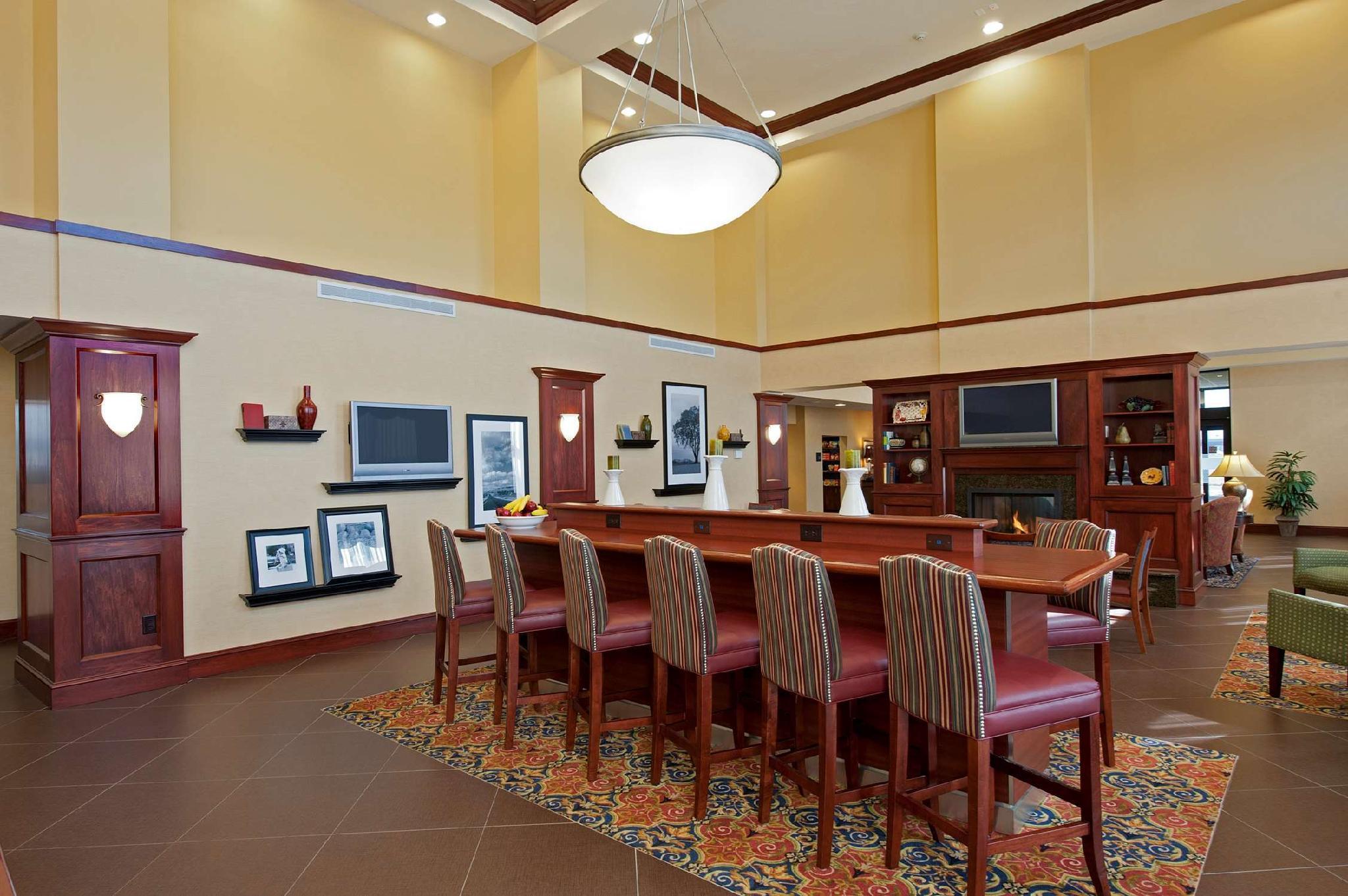 Hampton Inn & Suites Indianapolis-Airport Interior photo