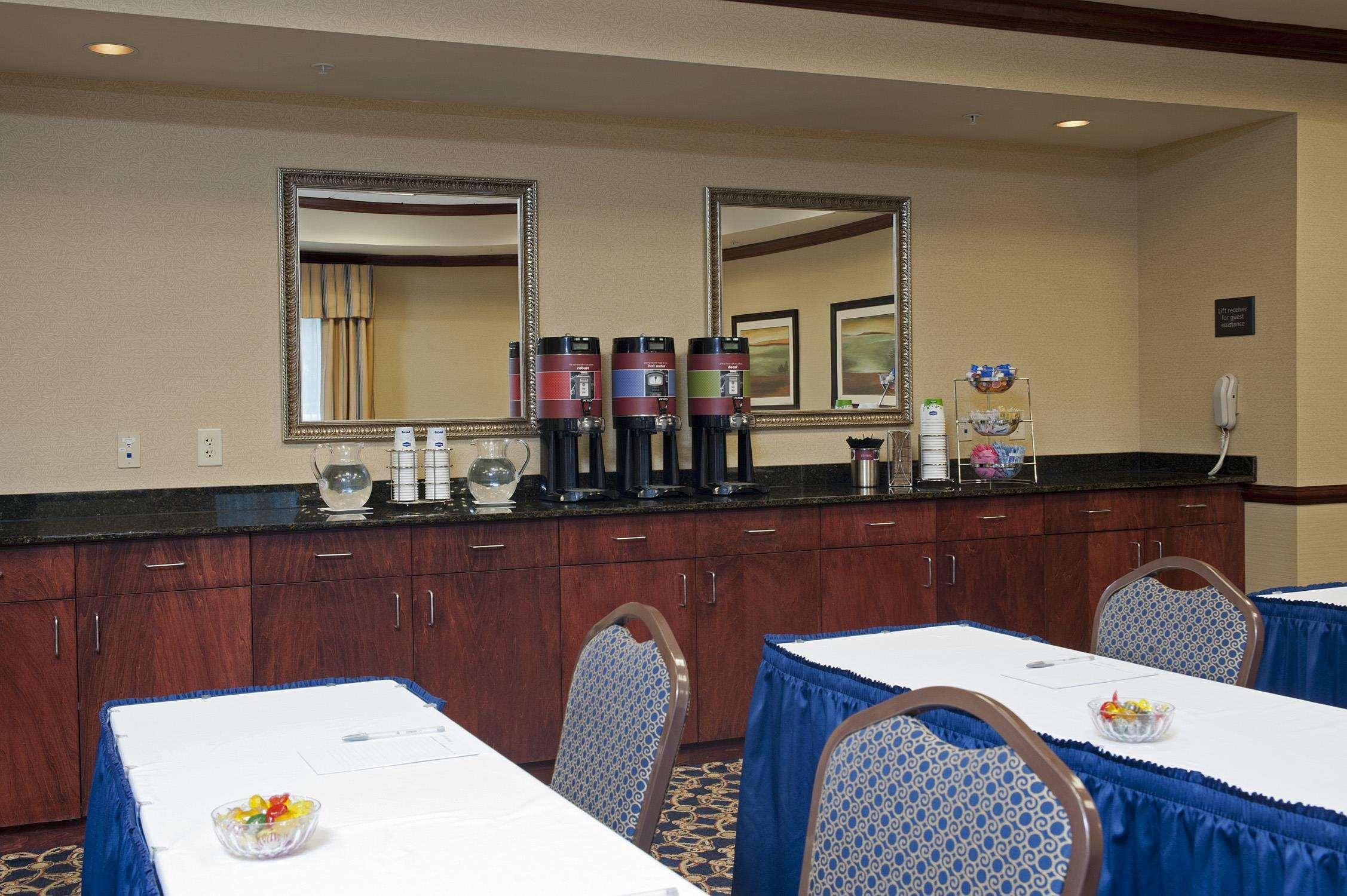 Hampton Inn & Suites Indianapolis-Airport Restaurant photo