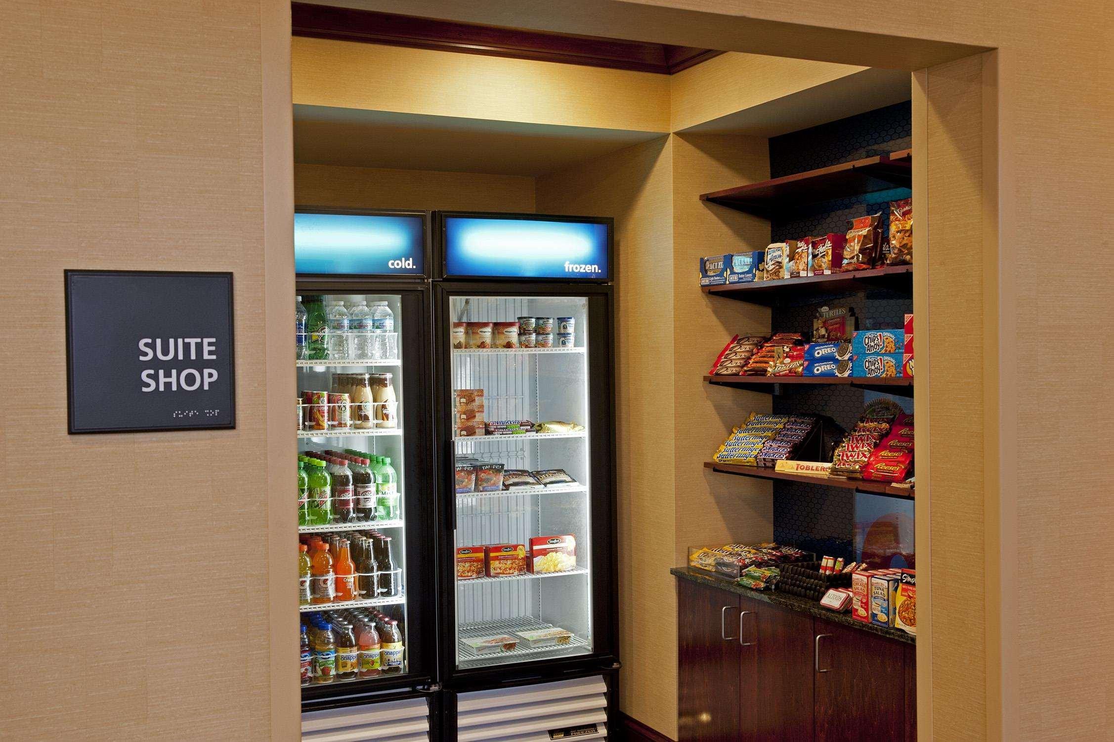 Hampton Inn & Suites Indianapolis-Airport Facilities photo