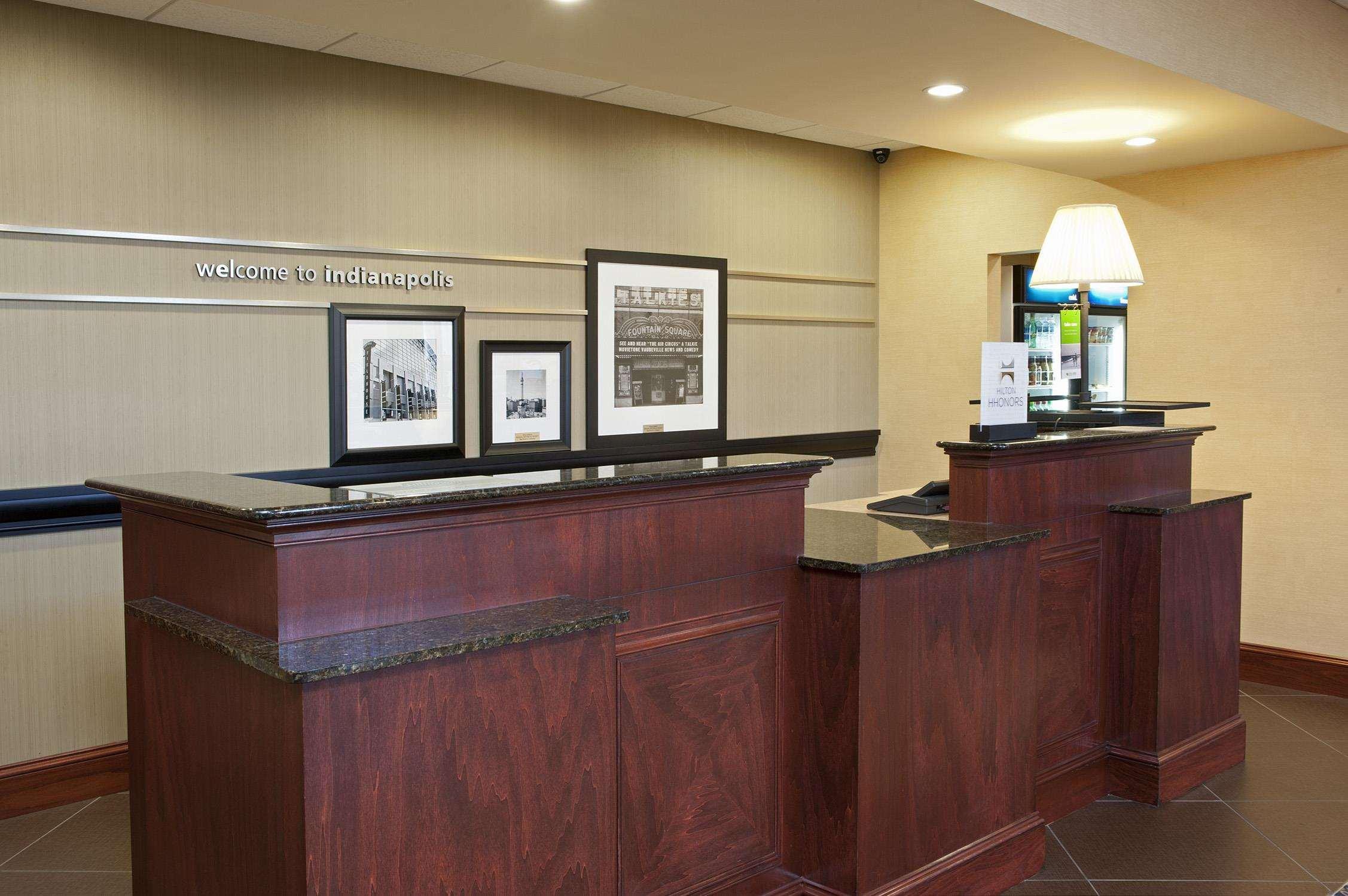 Hampton Inn & Suites Indianapolis-Airport Interior photo