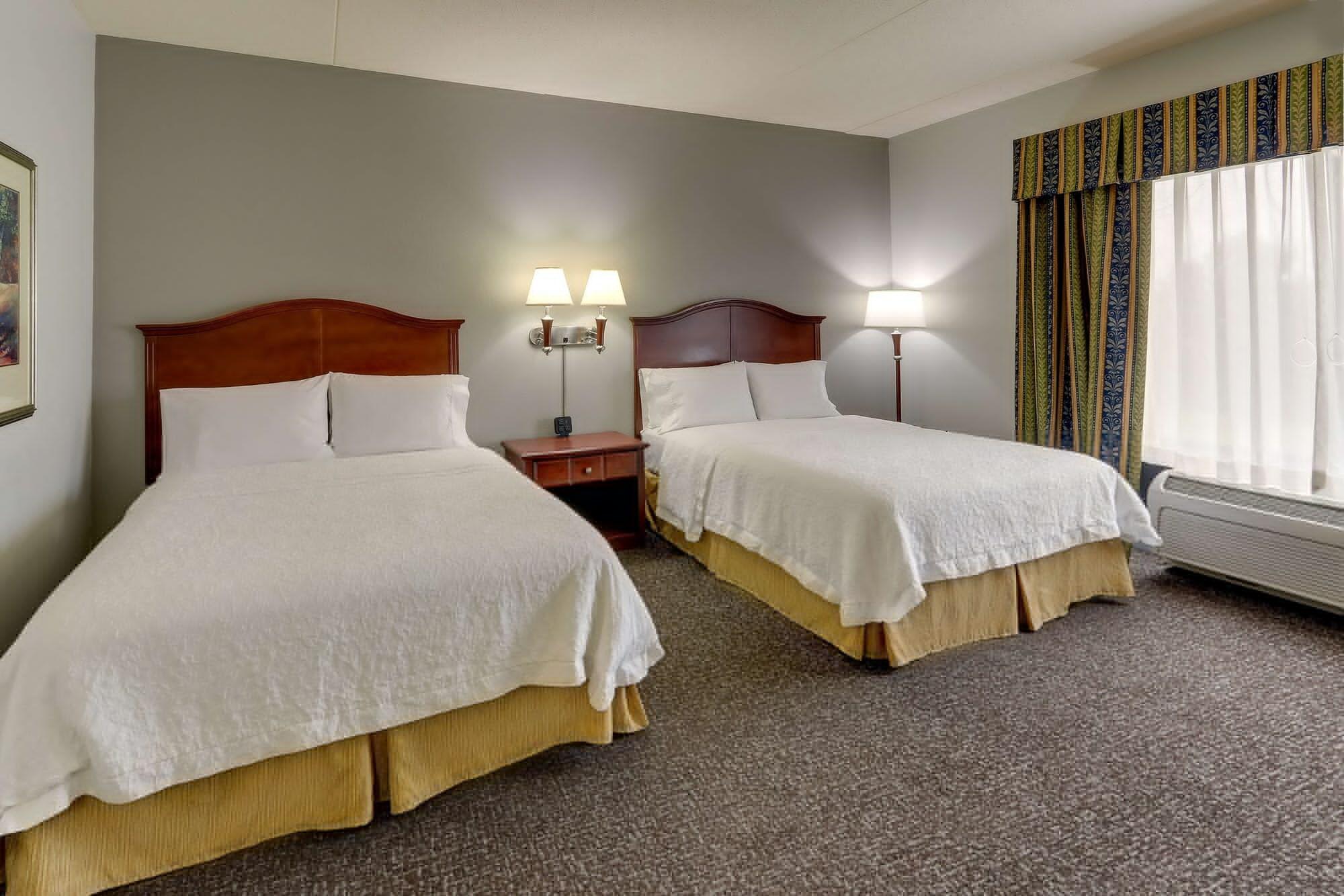 Hampton Inn & Suites Indianapolis-Airport Exterior photo