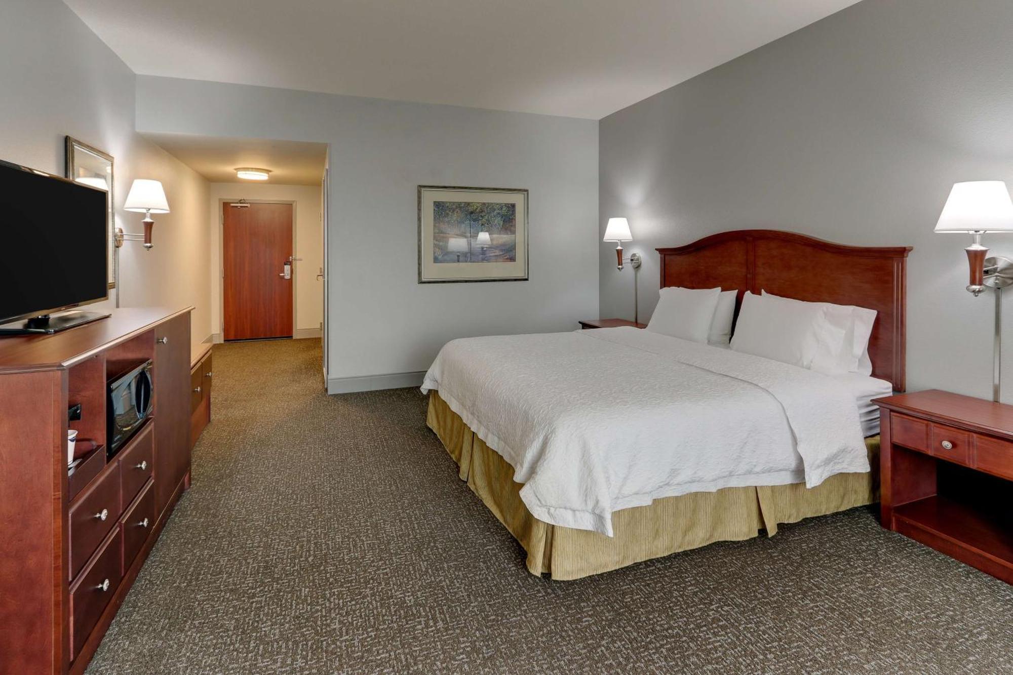 Hampton Inn & Suites Indianapolis-Airport Exterior photo