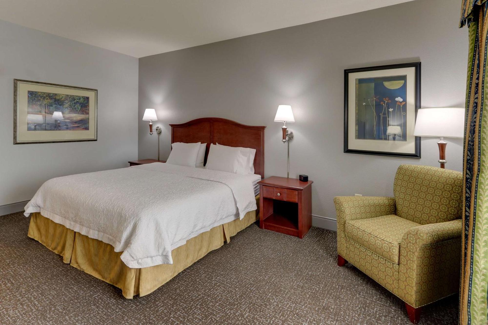 Hampton Inn & Suites Indianapolis-Airport Exterior photo