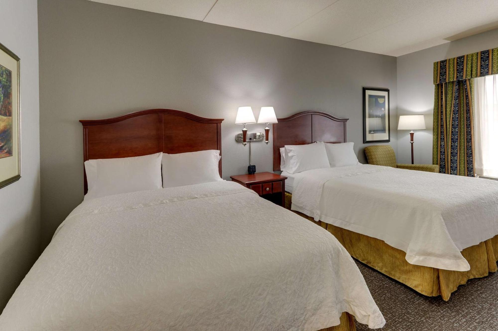 Hampton Inn & Suites Indianapolis-Airport Exterior photo