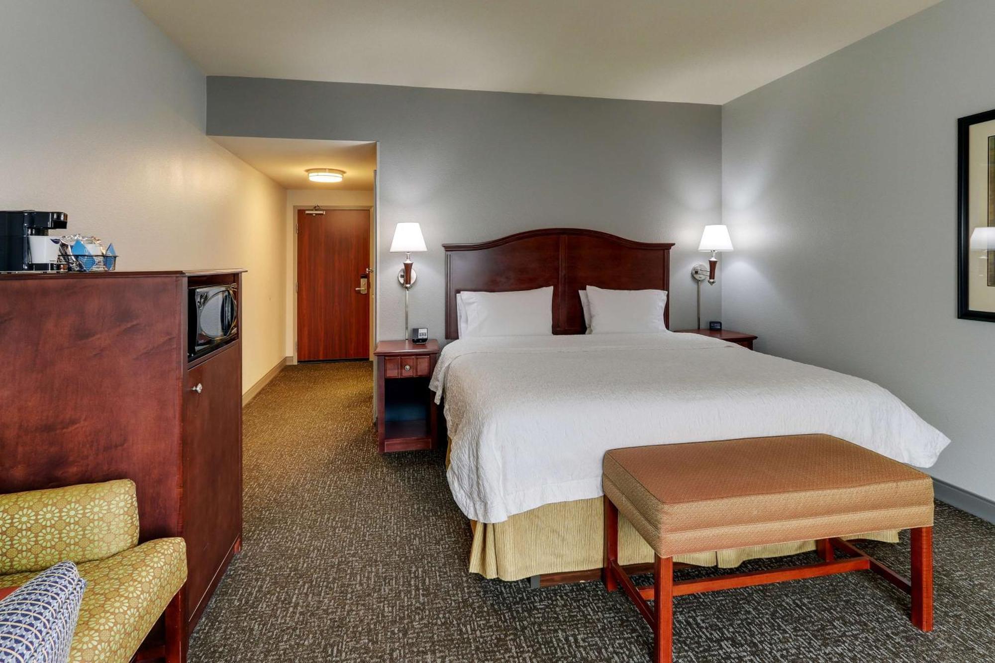 Hampton Inn & Suites Indianapolis-Airport Exterior photo